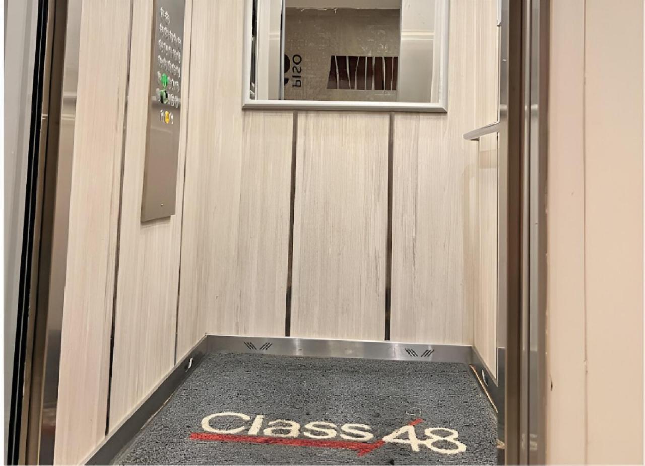 Class 48, Сабанета Екстериор снимка